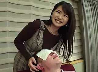 胸当て舌絡め！客をつまみ食う！ぶりっ子可愛い美容師の卵にヌルテカオイルsex！