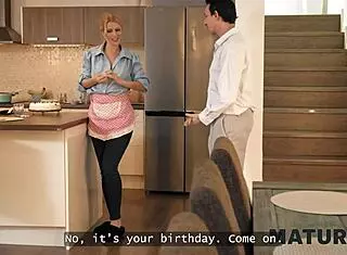 Mature4k Lynna Nilsson hjælper med at miste jomfrudommen