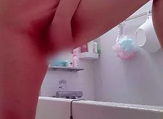 お風呂でイヤらしくオナニーする人妻 With Solo Masturbation In Japanese Bath