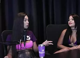 Morena Safada Mostra Peitos e Buceta