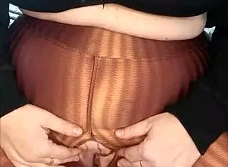 Post-Gym Craving Makes Novinha Tear Pants in Wild Masturbation Frenzy