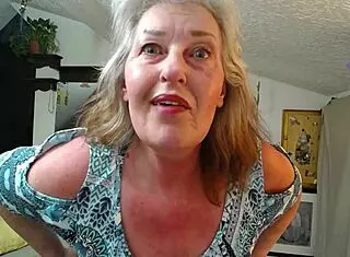 Curvy Mature Dawnskye1962 Fingers Hairy Pussy In Green Caged Panties For Orgasm