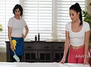 Maid Scissors Wet Pussy With Masseuse In Hotel