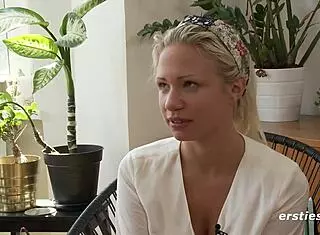 Niedlich und versaut, I mean verliebe dich in gabi with her big natural tits and wet pussy vibrator play.