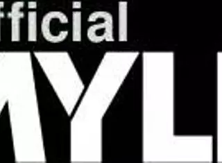 Sharing the freeuse mylf in double penetration at chic restaurant desk