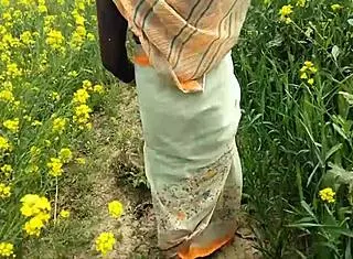 Indian Outdoor Sex With Desi Teen 18+ Fucking In Hindi Language