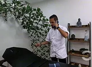 El masajista quiere darme un final feliz con su gran verga parte 1 - salome gil