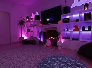 Watch Sexy Beautiful Girl Masturbate Wildly on Webcam!