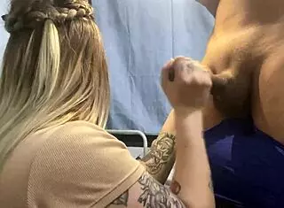 no tenía para pagarle a mi técnico y termine chupándole la pija