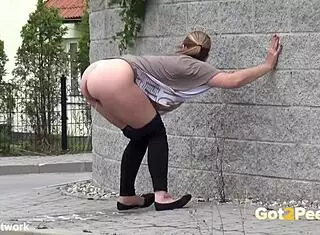 Blonde Bubble Butt Blonde Flashes in Public City Pissing