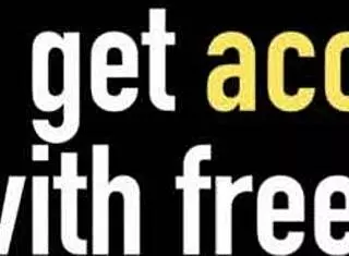 Vicky Vette stretches her big ass and pussy lips with a glass dildo on the bed, wow! 😈