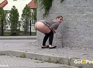 Blonde Bubble Butt Blonde Flashes in Public City Pissing