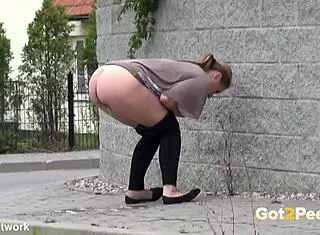 Blonde Bubble Butt Blonde Flashes in Public City Pissing