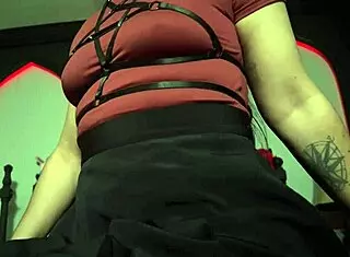 Eres mi mascota now, pet, spread that big ass for femdom joi domination in pov.