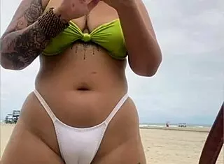 Queijo seller couldn't stop staring at my beach pussy 😏