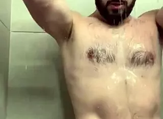 de boa em casa, this brazilian bodybuilder resolves to masturbate solo with huge cock and bdsm fetish vibes