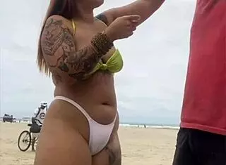 Queijo seller couldn't stop staring at my beach pussy 😏