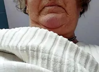 Bold Hairy Pussy Peeing