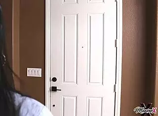 Whoa, mature BBC bull Shaun Dam pounds slutty oriental masseuse Maxine X's big pussy lips! 💦🍑