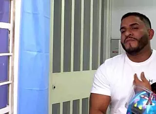 Milf peruana can't pay for pizza so horny delivery guy rips her ass and gives change on top