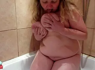 Saggy tits mature bbw shakes big natural tits fat milf performs gymnastics then washes boobs with cream in shower