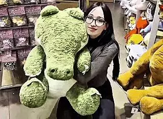 I got a plush alligator gift and gave back thanks with qrozne 😘🐊