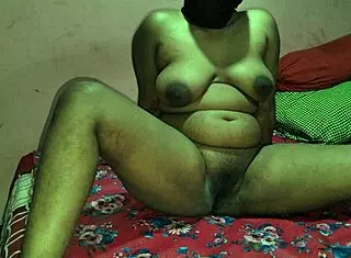 Wife Ko Raat Mein Choda Kambal Me Hindi Sex!