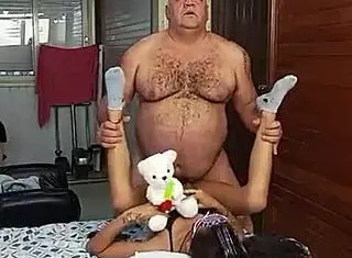 Novinha Quer Coroa With Sexy Muscular Bodybuilder in Lingerie and Hairy Armpit