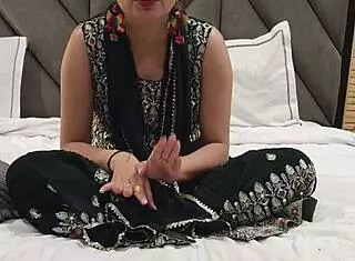 Chubby Big Ass Desi Bhabhi Maa Fucked By Harami Devar In Cowgirl Creampie!