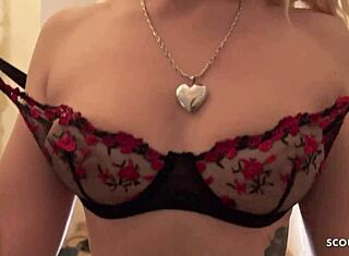 Plukker opp skinny blond ung 18+ Daruma Rai for hard castingknull i Berlin-gater