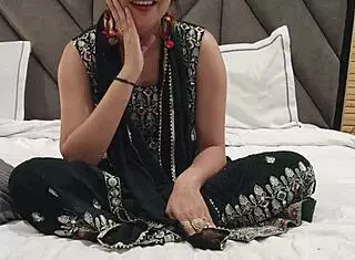 Chubby Big Ass Desi Bhabhi Maa Fucked By Harami Devar In Cowgirl Creampie!