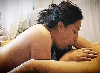 adoro sentarme en la verga de mi vecino después de mamarsela