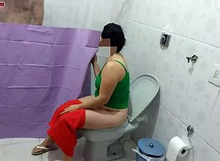 Madrasta Coloca Uma Cortina no Banheiro Só para Olhar o Enteado no Banho