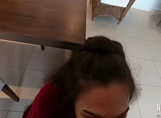 Whoa, this safada with blue eyes gets so horny she fucks the entregador in close up cowgirl!