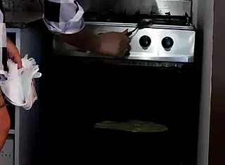 le tuve que llenar el culo de leche a mi madrastra para comer pizza with deep anal penetration