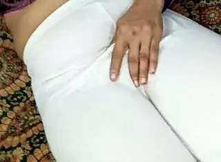 Indian Muslim college girlfriend's sexy handjob