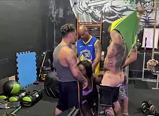 Intriguing Minha Amiga Gostosa Resolveu Dar A Buceta Para Todo Mundo Na Academia