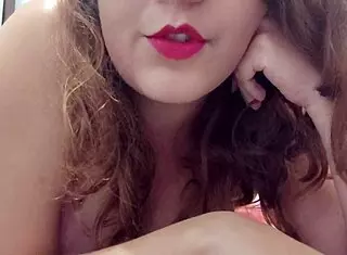 What's your marital status as a camgirl? Tell me about your daily life.