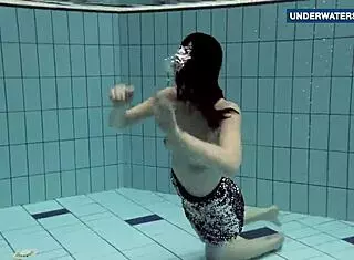 flashing those bright tits underwater gets everyone so turned on 😏