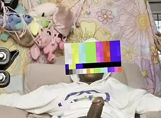 Casual couch fuck with ebony petite on sofa in homemade sex