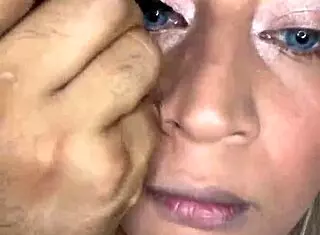 hey, watch me apply makeup beautifully for my viewers