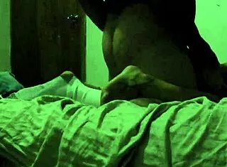 Bold sexo action with hermosa putipobre in bedroom creampie