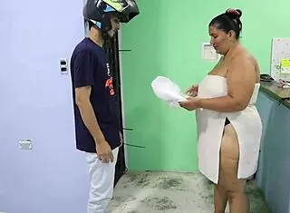 Fucking with the pizza delivery guy in an incredible bedroom session