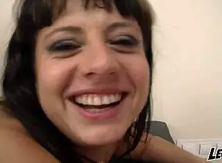 Petando El Culo A Damaris Y Se Mete El Puño Por El Ano