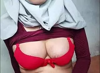 Hijab Shemale Rides Dildo And Cums Hard!