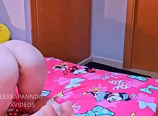 Teen De 18 Años Tiene Sexo En Su Cama Con Su Padrastro! Qué Caliente Doggystyle!