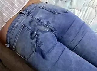 After FUCKING this blonde milf in jeans, I PULL up to receive BIG CUMSHOTS on her big ass. Homemade compilation with handjob and hairy pussy details.
