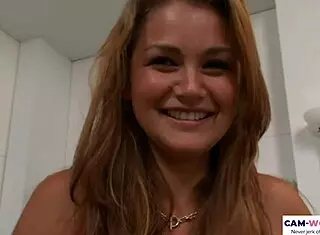 Babe tries new sex toy