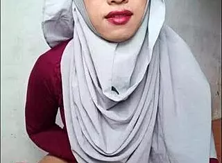 Hijab Shemale Rides Dildo And Cums Hard!