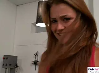 Babe tries new sex toy